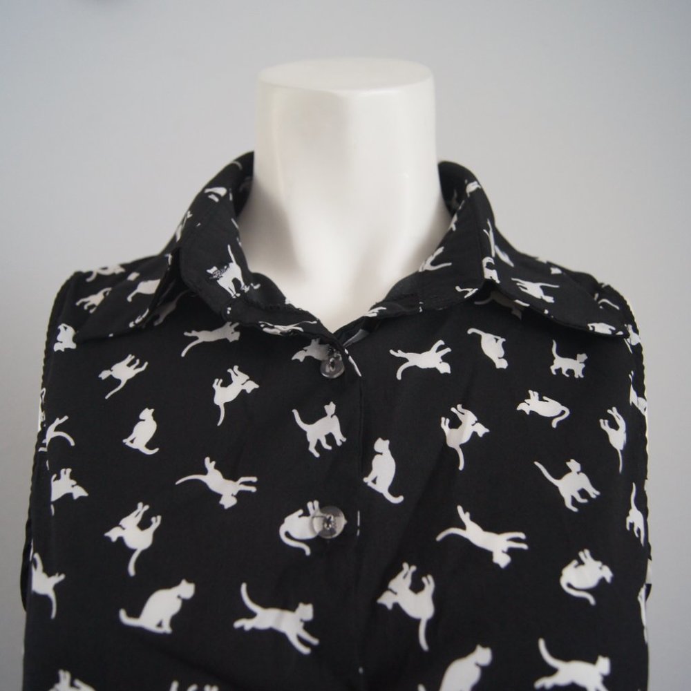 Solution Women's Button Front Blouse Cat Print Sleeveless Cute - Picture 2 of 6